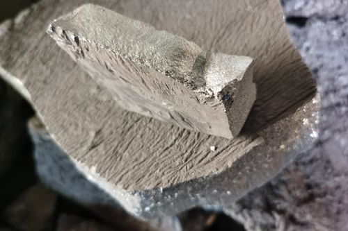 鵬大金屬材料 圖 低硅鐵粉生產(chǎn)廠家 低硅鐵粉